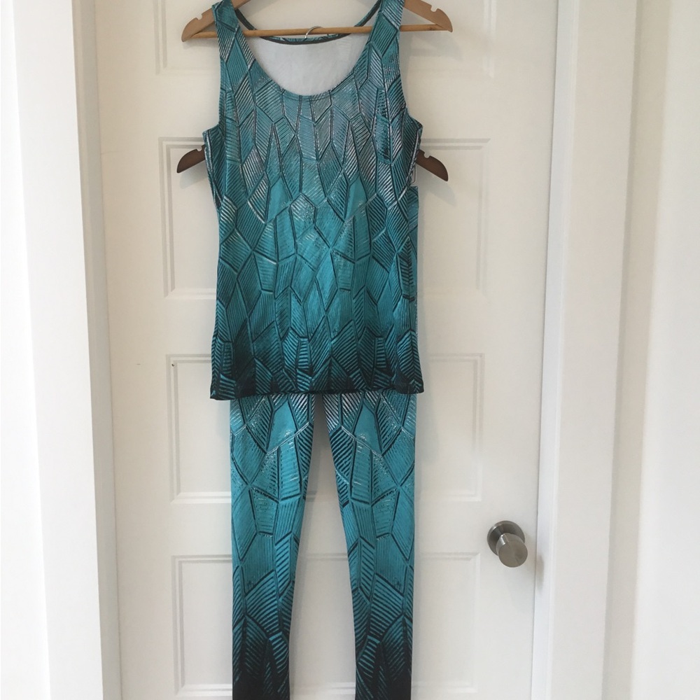 Turquoise 'dragon scale' Leggings and Tank Top Set